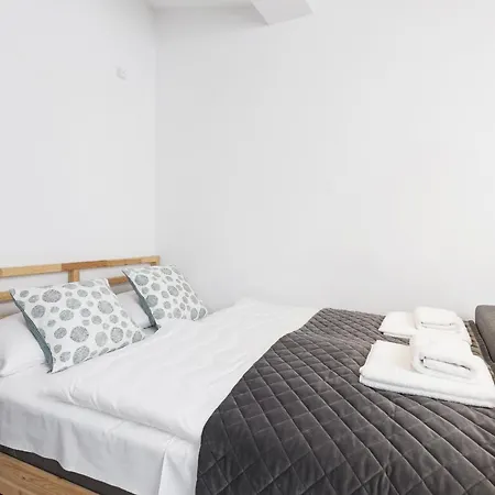 Starowiślna 36 By Renters *